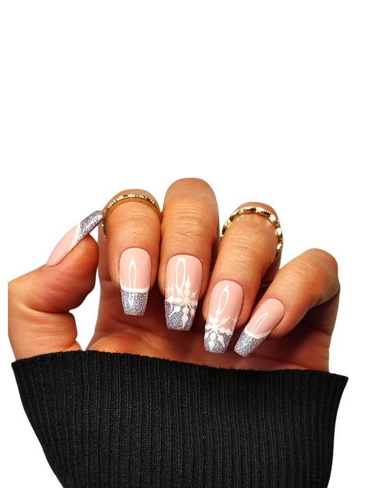Silver Lilac Snow – Press On Nails mit Glitzer & Schneeflocken | MEVANAILS