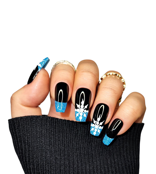 Black Blue Snow – Schwarze Press On Nails mit Glitzer, Blue French & Schneeflocken | MEVANAILS